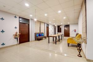 townhouse super anmol residency near saket metro delhi