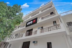 townhouse super anmol residency near saket metro delhi