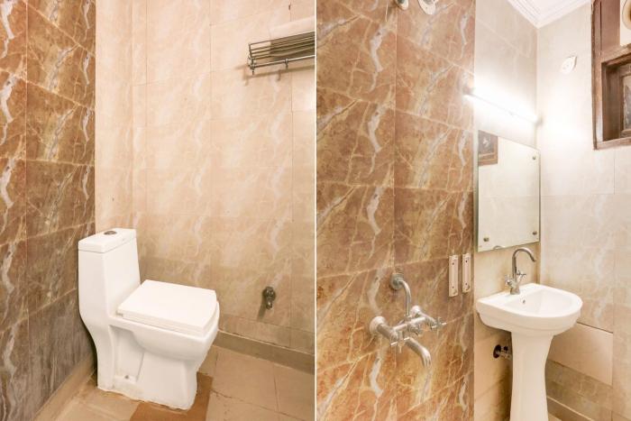 townhouse super anmol residency near saket metro delhi