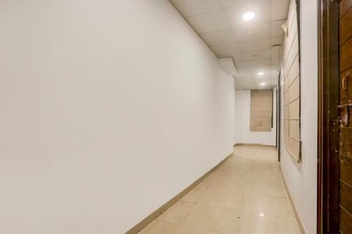 townhouse super anmol residency near saket metro delhi