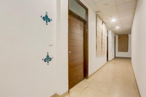 townhouse super anmol residency near saket metro delhi