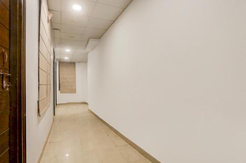 townhouse super anmol residency near saket metro delhi