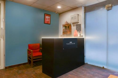 townhouse super anmol residency near saket metro delhi