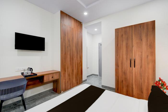 super townhouse oak l b nagar metro station