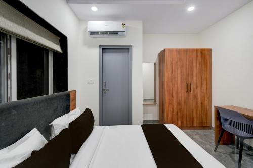 super townhouse oak l b nagar metro station