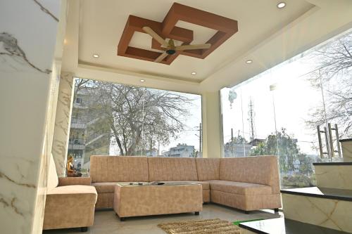 super hotel o panvith suites near bangalore international airport
