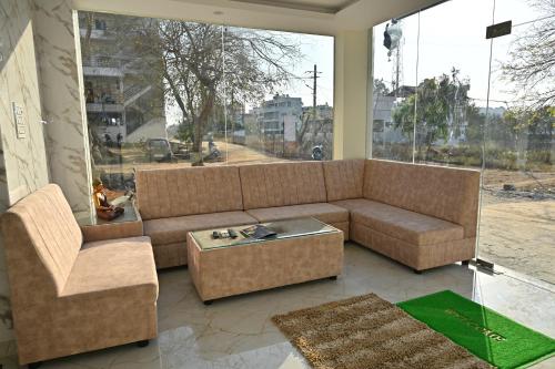 super hotel o panvith suites near bangalore international airport