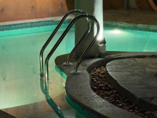 Eden Beach Resort,,2 star