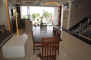 hotel vasudev near toran gate