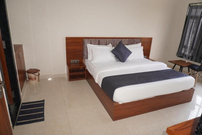 hotel vasudev near toran gate