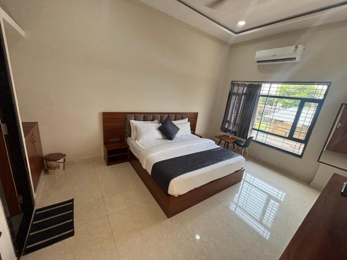 hotel vasudev near toran gate