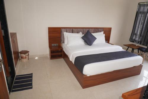 hotel vasudev near toran gate