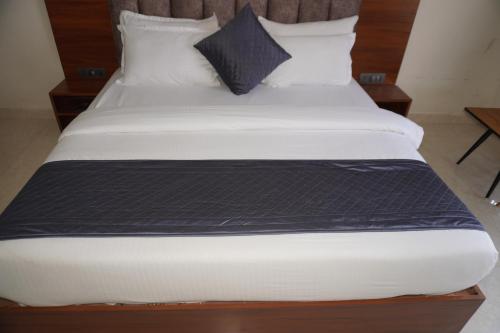 hotel vasudev near toran gate