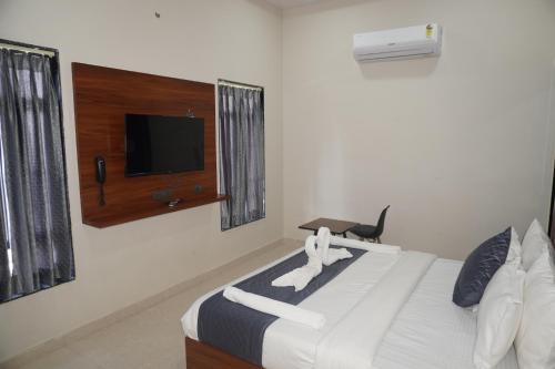 hotel vasudev near toran gate