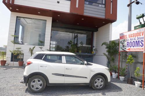 hotel vasudev near toran gate