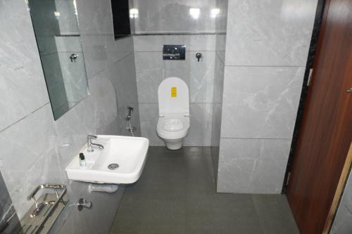 hotel vasudev near toran gate