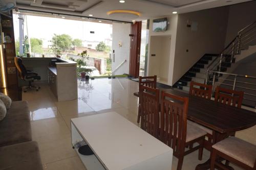 hotel vasudev near toran gate