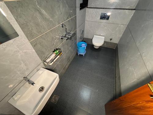 hotel vasudev near toran gate