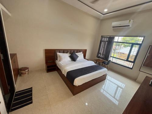 hotel vasudev near toran gate