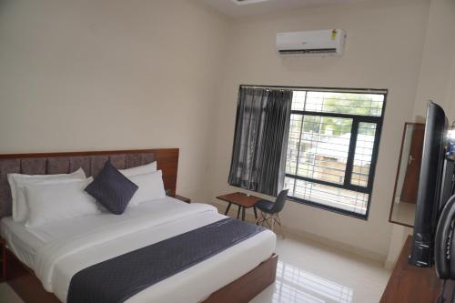 hotel vasudev near toran gate