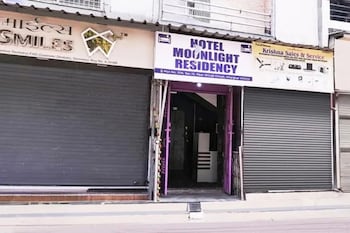 via moonlight residency