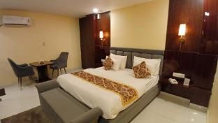 Food Plaza Family Restaurant & Hotel Shreyash Inn,,3 star