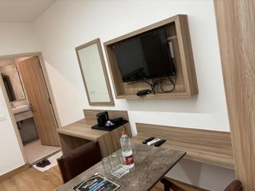 the royal metropolitan hotel igi airport delhi