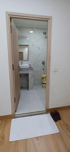 the royal metropolitan hotel igi airport delhi