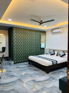 Hotel Stay Well, Pithampur,,3 star