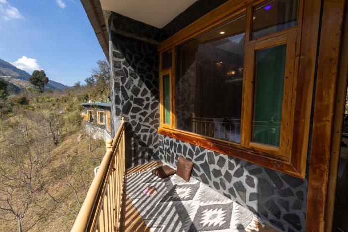 the evara stays jibhi