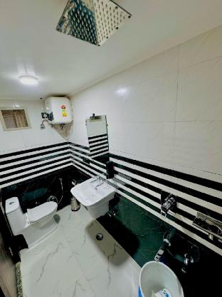 the ss grand near taj mahal