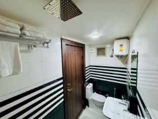 the ss grand near taj mahal