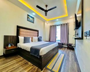 the ss grand near taj mahal