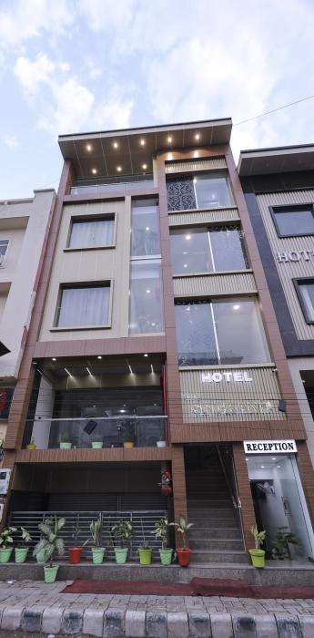 the ss grand near taj mahal