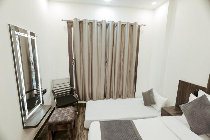 the ss grand near taj mahal