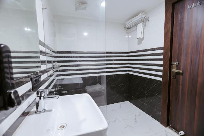 the ss grand near taj mahal