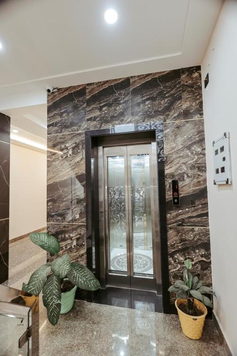 the ss grand near taj mahal