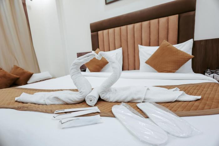 the ss grand near taj mahal