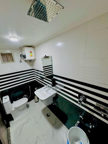 the ss grand near taj mahal