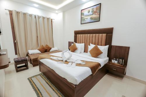 the ss grand near taj mahal