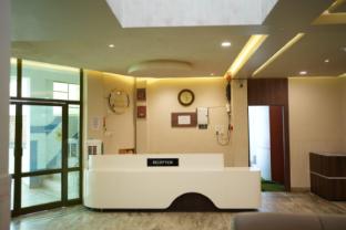 Aman Paradise Hotel & Banquets,,3 star