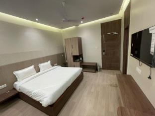 aman paradise hotel and banquets