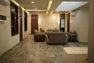 aman paradise hotel and banquets
