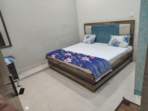 Shri Raghunandan Dham,,2 star