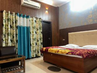 Hotel Cz Inn,,5 star