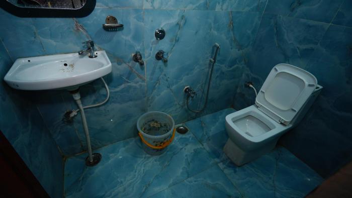 tejas paying guest house and restaurant