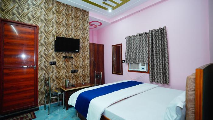 tejas paying guest house and restaurant