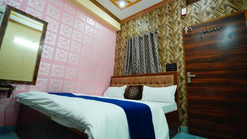 tejas paying guest house and restaurant