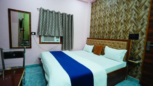 tejas paying guest house and restaurant