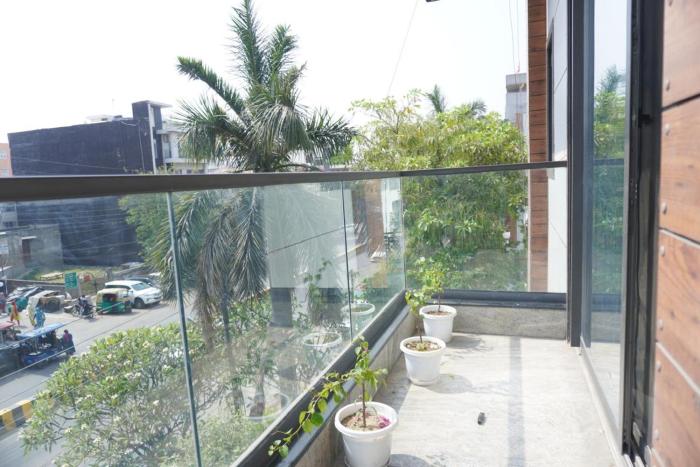 staybia hotel and service apartments sector 27 noida